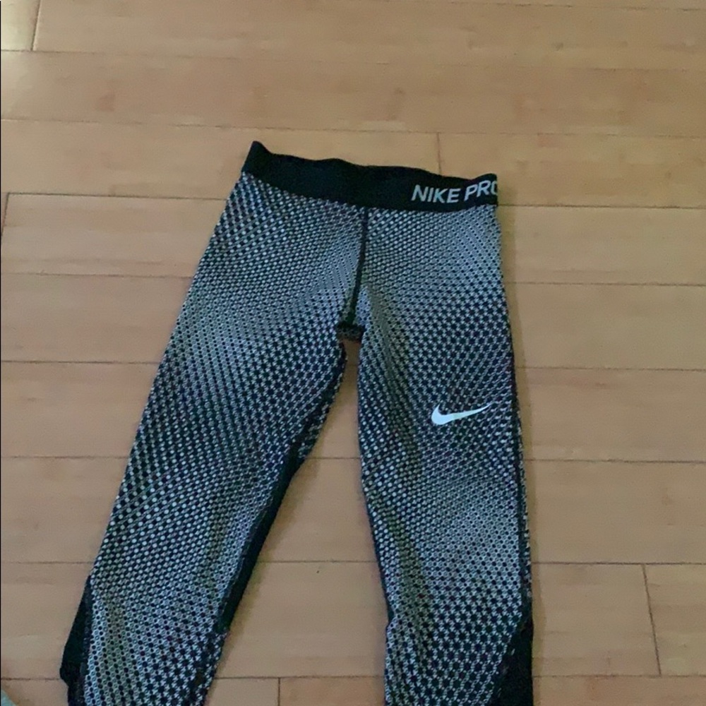 Capris (leggings)